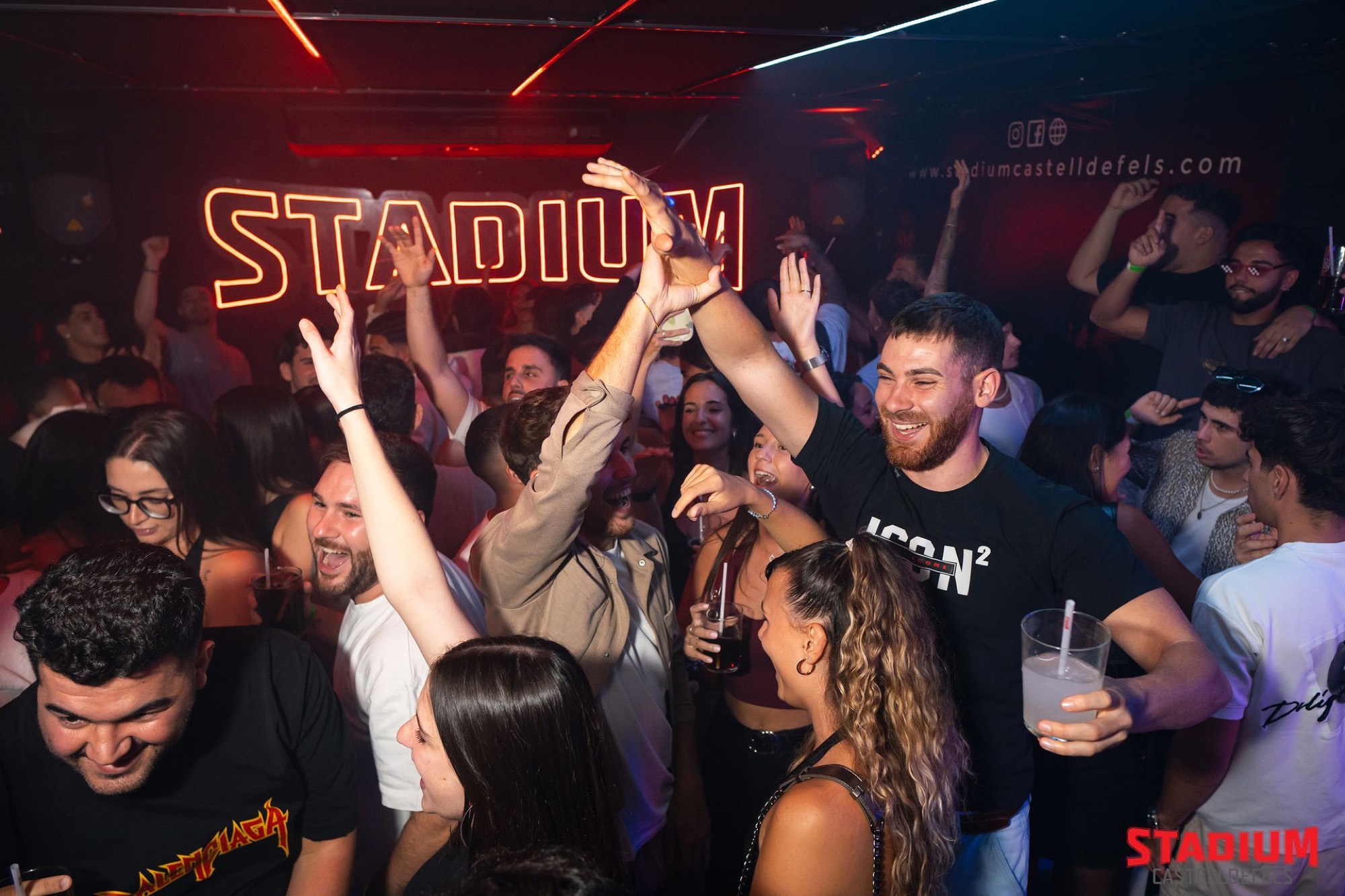 Noche de sábado en Stadium Castelldefels