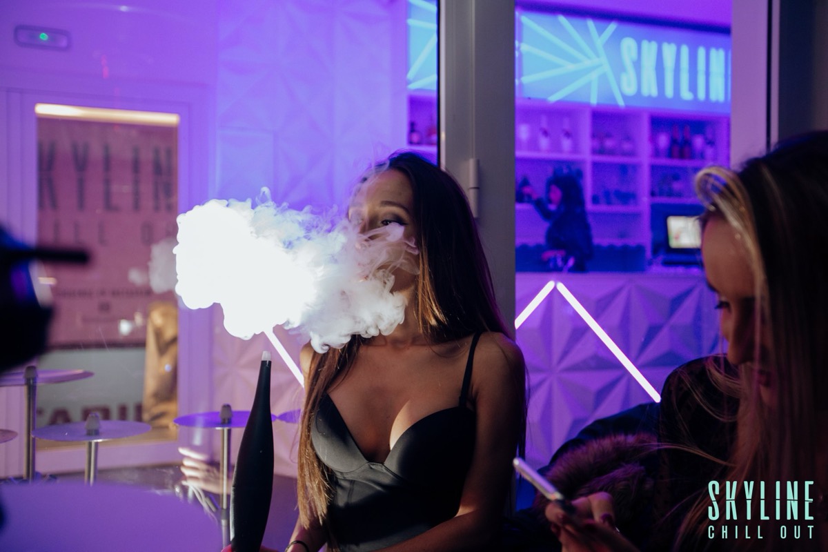 Shisha bajo luz morada